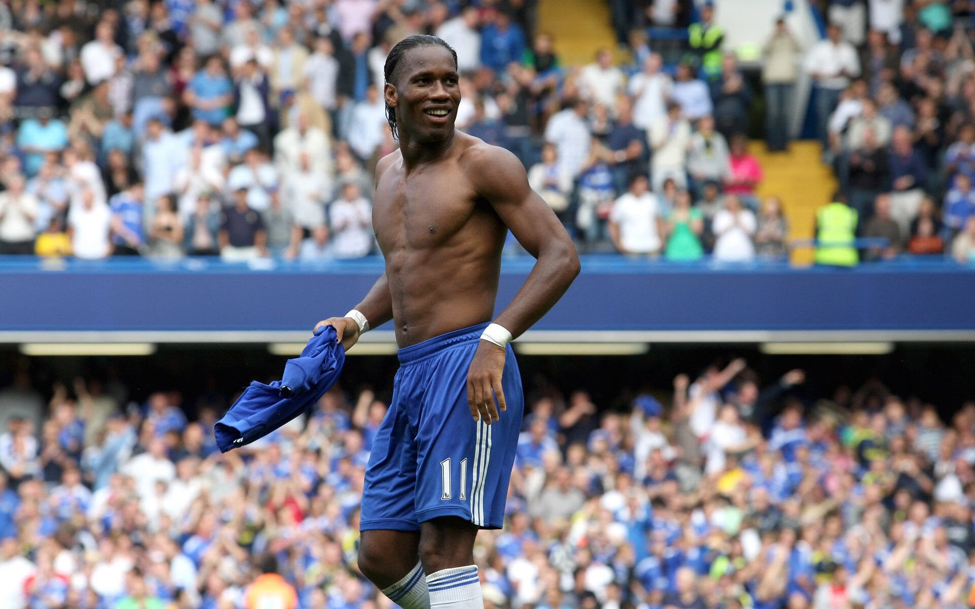 “中超到场观众人数逐步回升”，中超现场观众人数统计