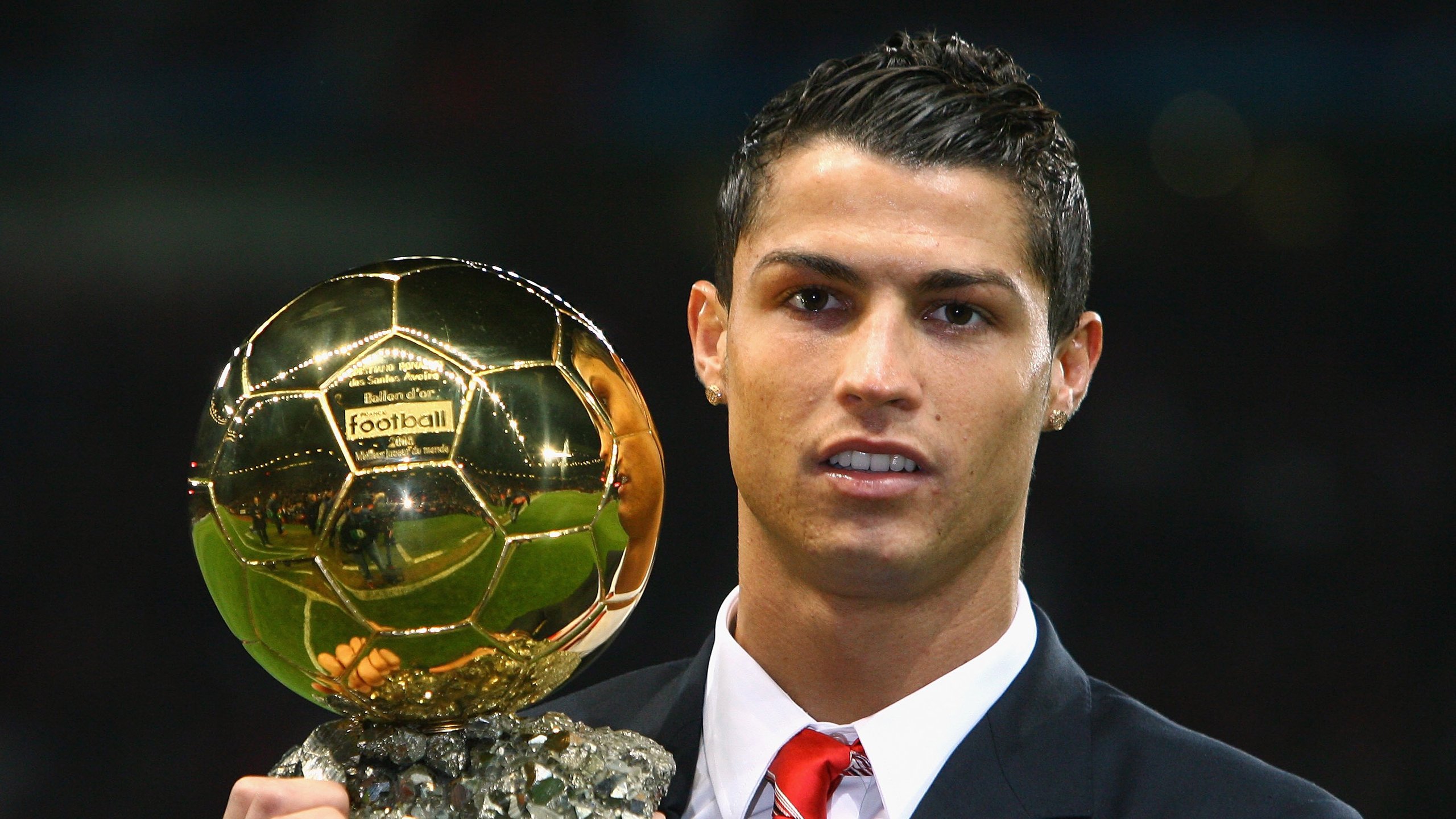 最具争议的转会交易:背后隐藏的战术布局,转会结果